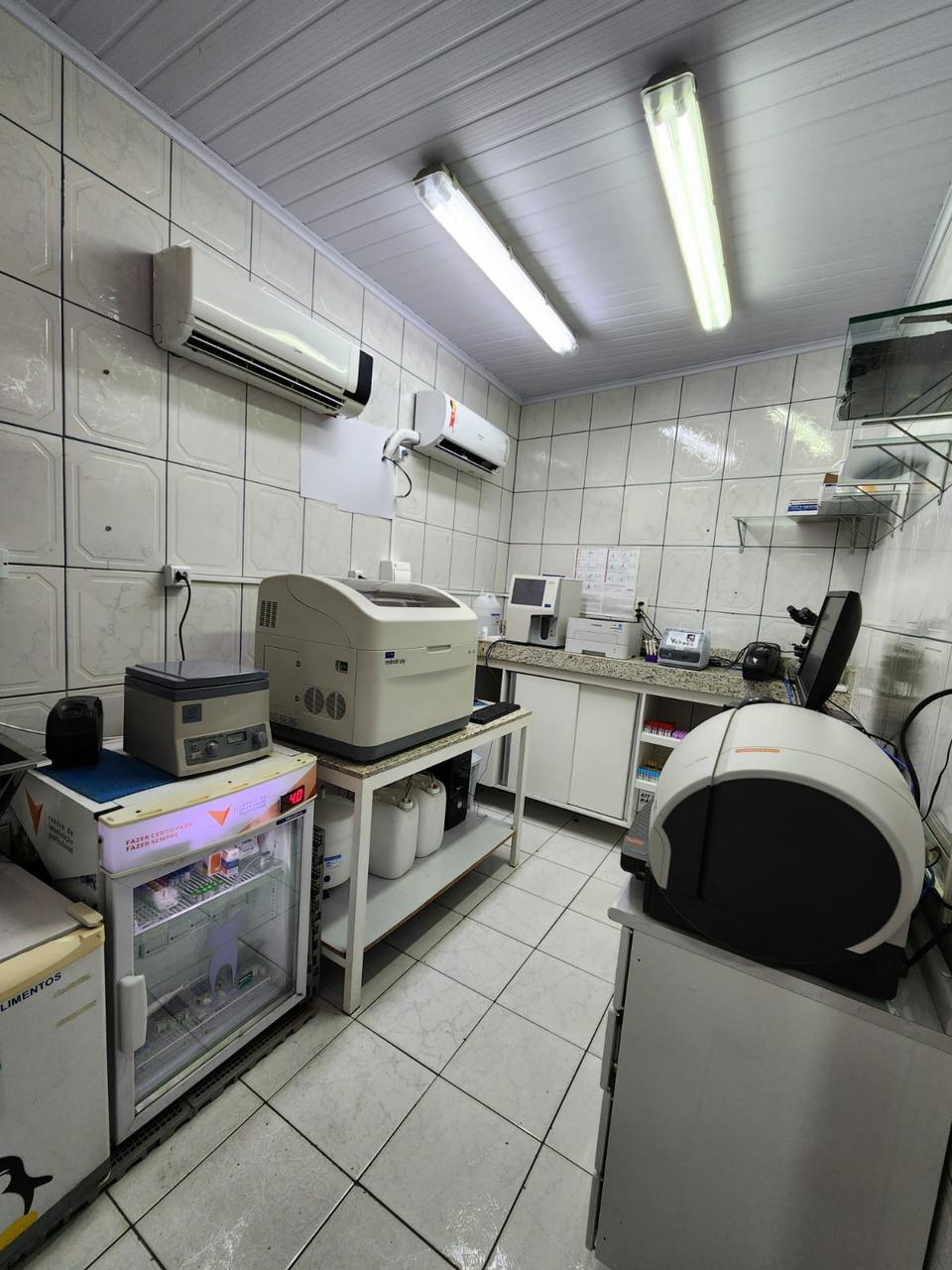 Laboratório próprio com equipamentos modernos